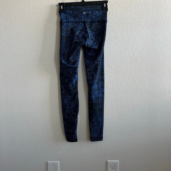 Lululemon Women's Train Time Leggings City Light Multi Black Size 2 - Picture 2 of 7